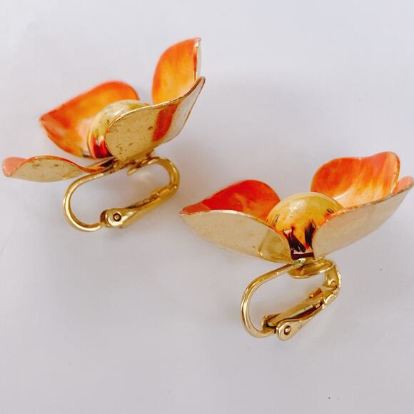 VTG 1950s Hand Painted Enamel Flower Clip On Earrings Mid Century Jewelry Summer - Picture 8 of 12